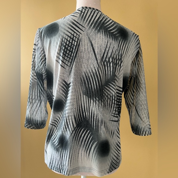 Top with pattern - Picture 2 of 2